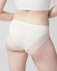 Hipster Panty with Enchanting Lace - Soma