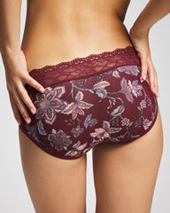 Hipster Panty with Enchanting Lace - Soma