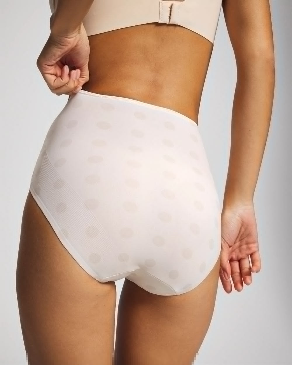Tummy High-Waist Brief Panty with Lace - Soma