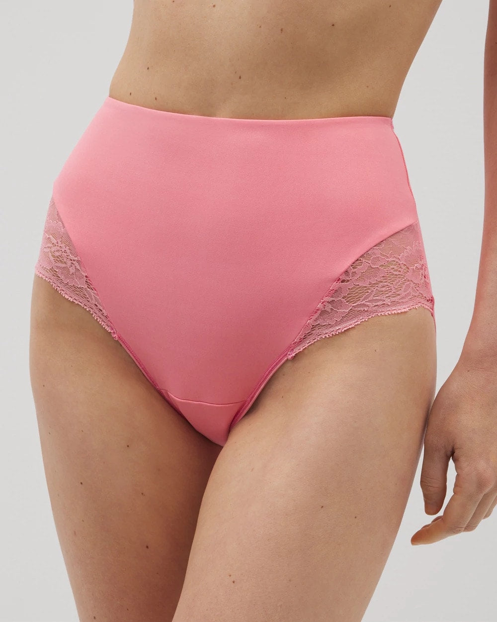 Tummy High-Waist Brief Panty with Lace - Soma
