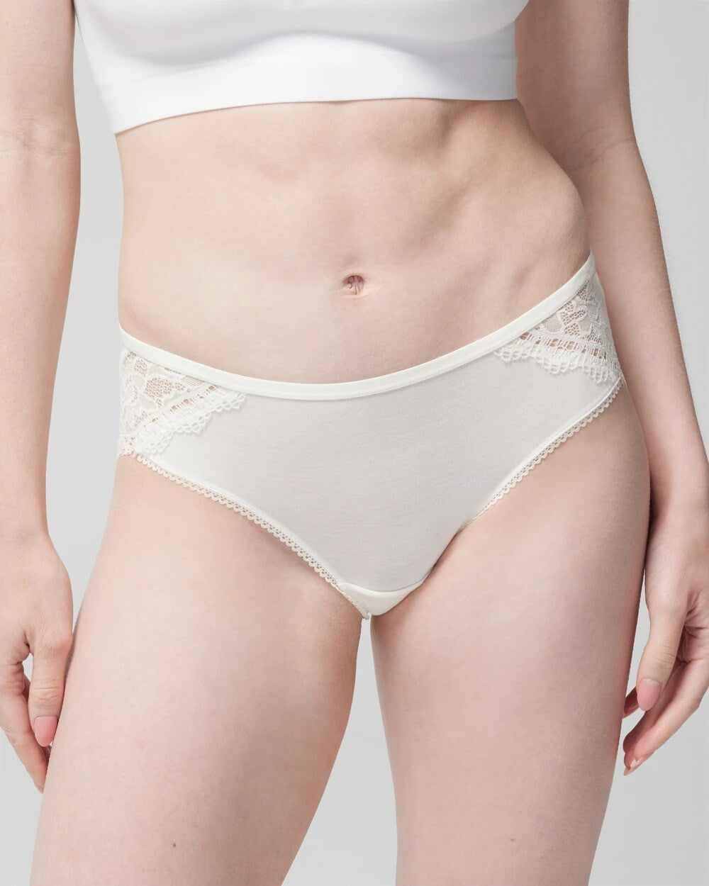 Hipster Panty with Enchanting Lace - Soma