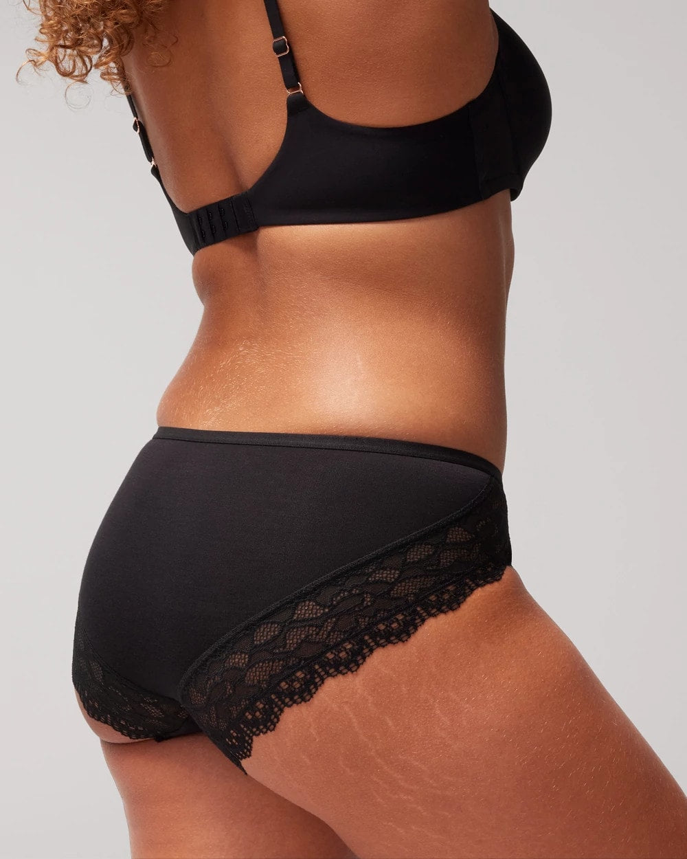 Hipster Panty with Enchanting Lace - Soma