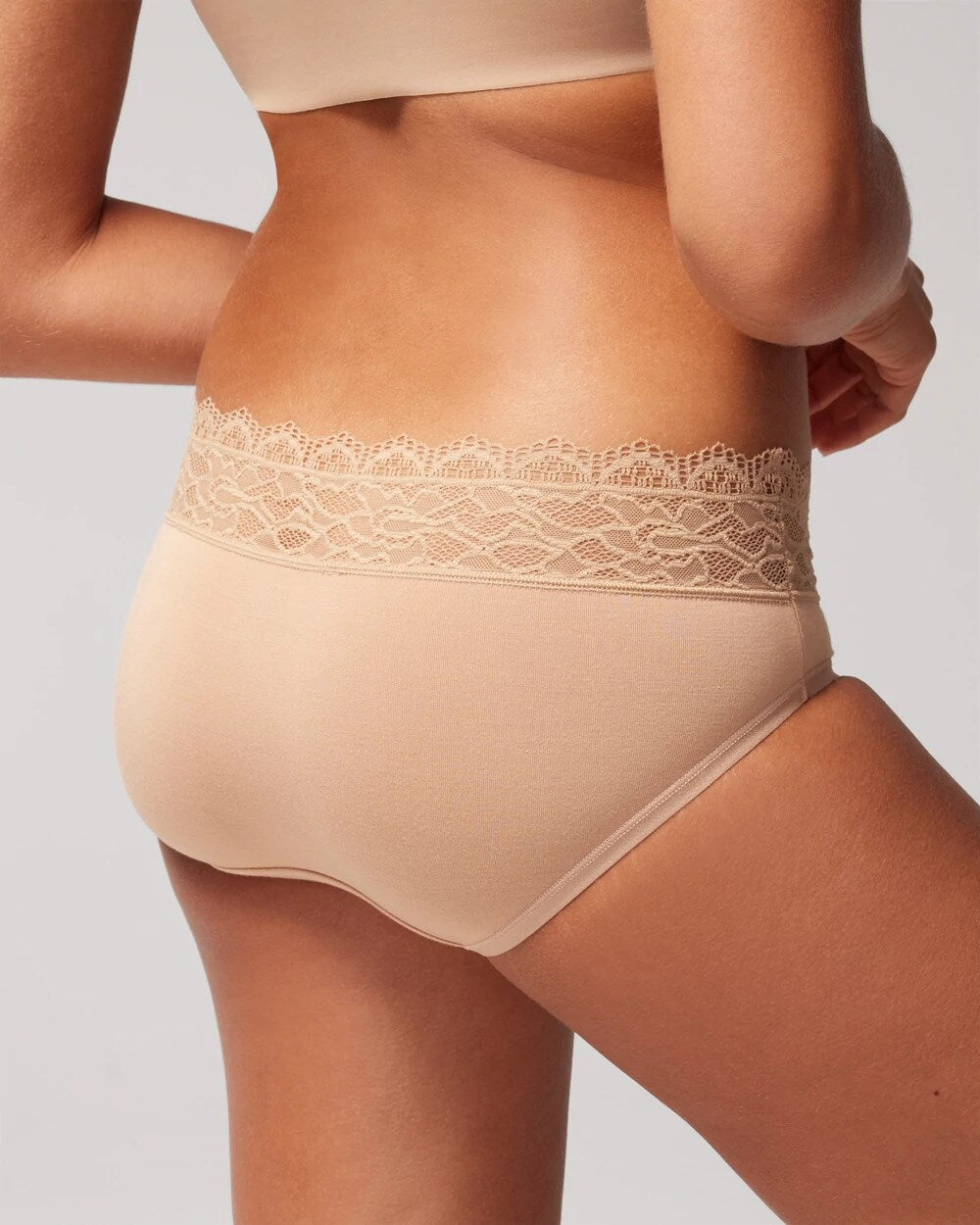 Hipster Panty with Enchanting Lace - Soma