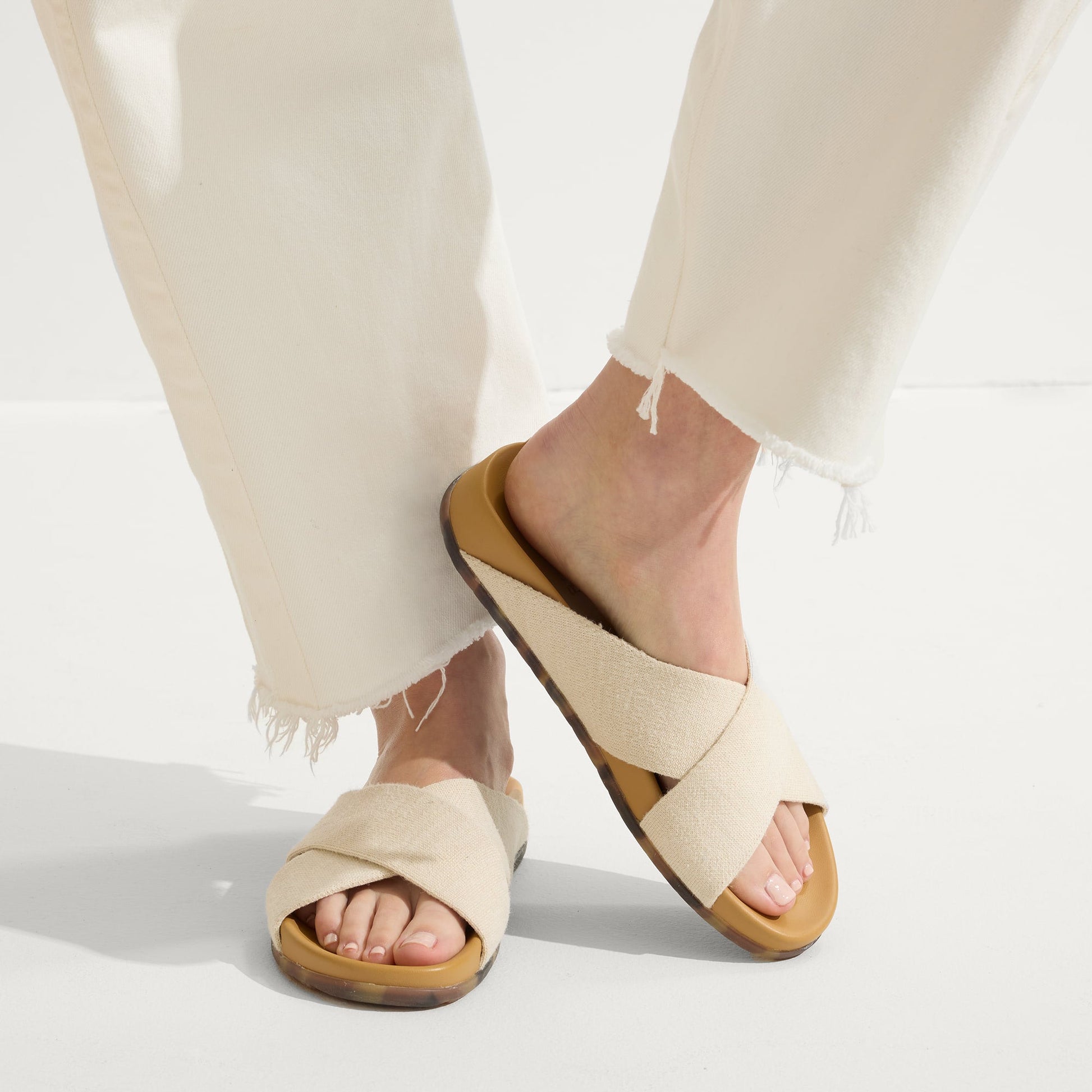 Rothys The Weekend Slide in Oat