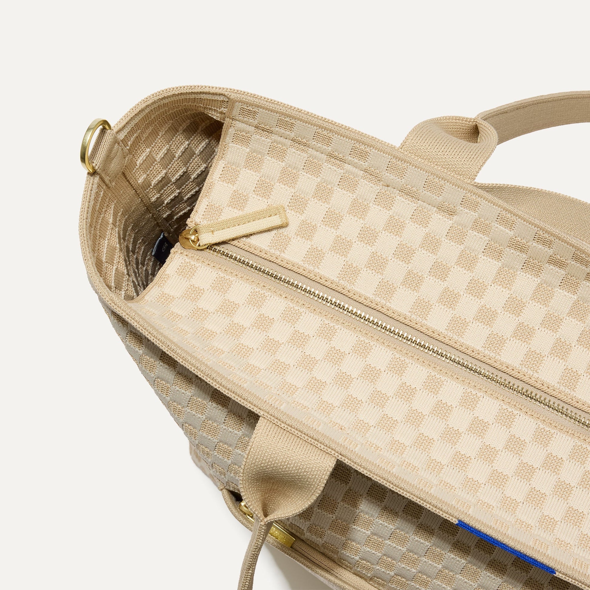 Rothys The Zip Travel Tote in Parchment Basketweave